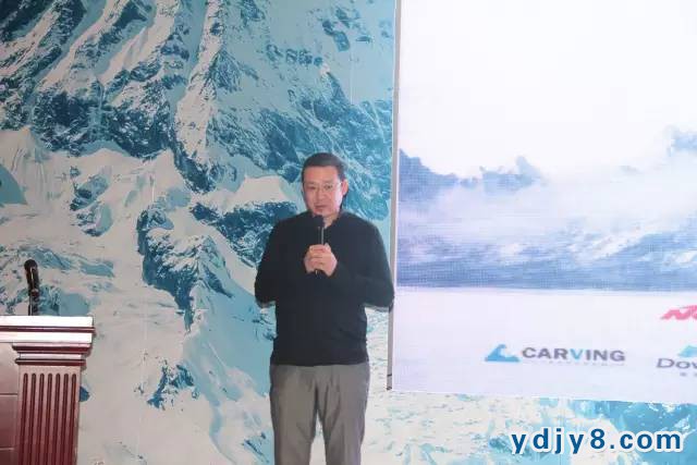首届中国滑雪产业发展论坛在乔波滑雪馆举办