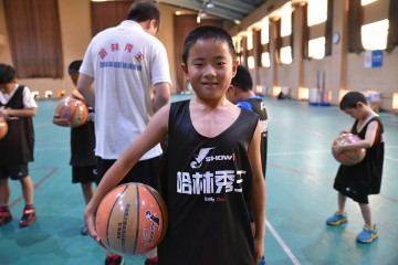 哈林秀王—专职中外教疯狂英语篮球体验课